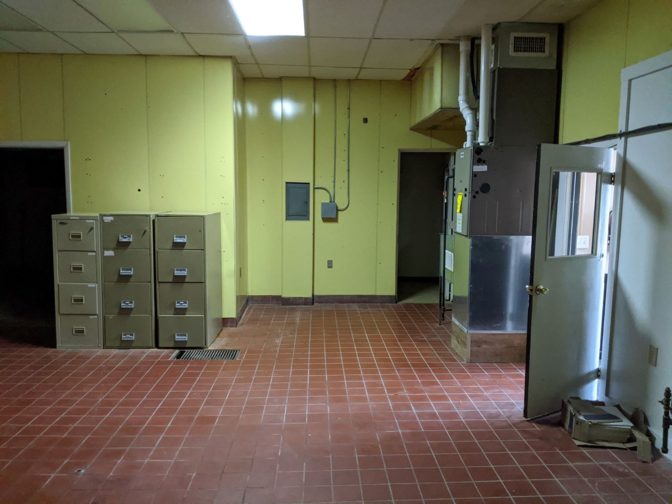 FREESTANDING OFFICE/RETAIL FOR SALE: 929 E Main St, Danville, IL 61832